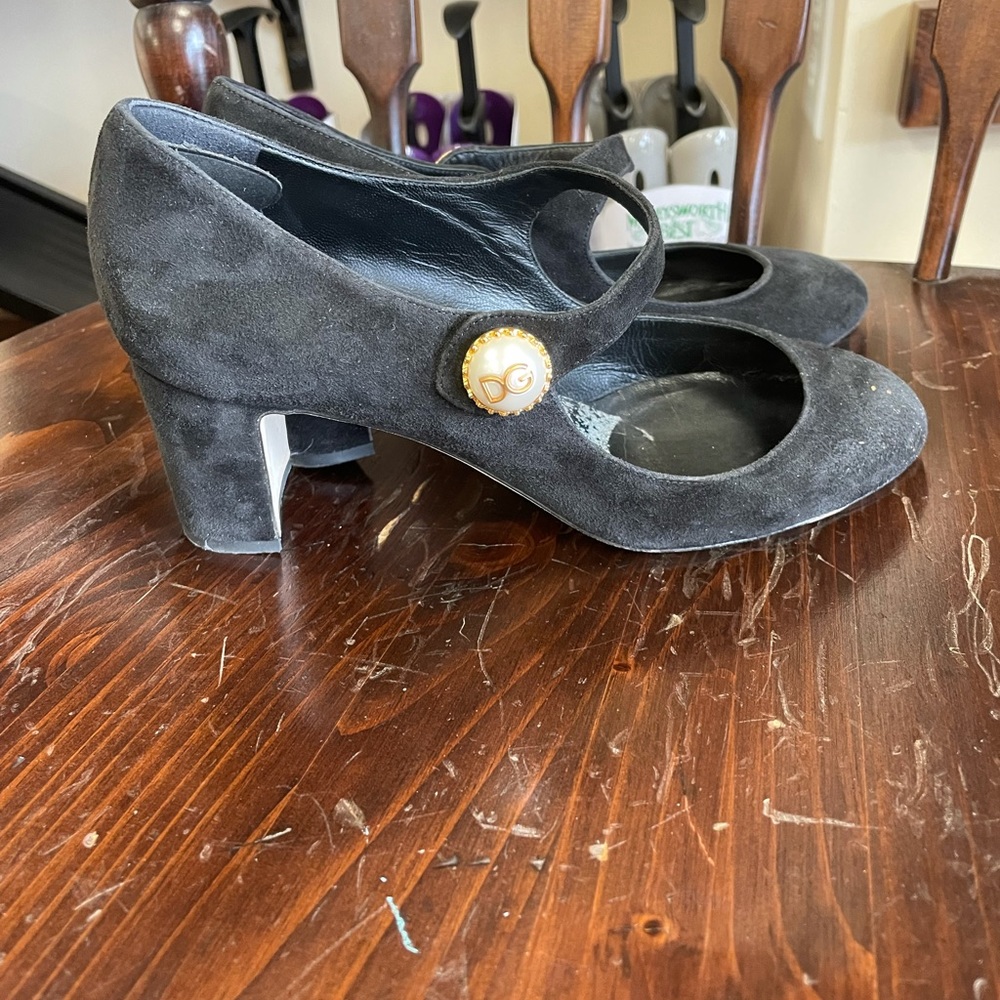 Dolce and habana black suede heels